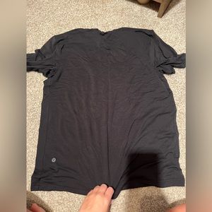 Lululemon license to train men’s shirt